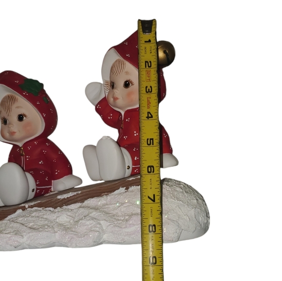 Large ceramic figurines set -holiday children on toboggan - Picture 14 of 14
